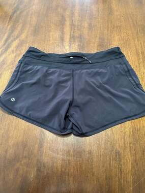 lululemon hotty hot shorts size 8